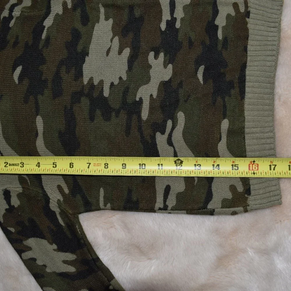 Boys Camo Hooded Sweater Size 5/6 Long Sleeve Knit Green Black